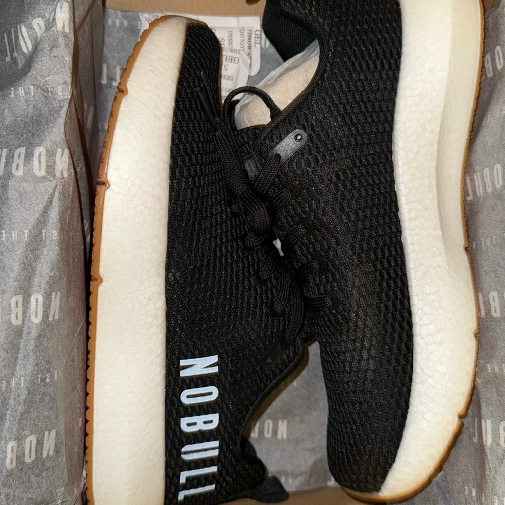 NOBULL SC Runner sneakers M8.5 W10  never worn